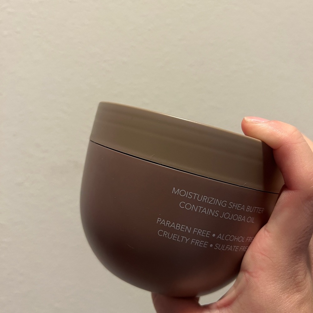 Sand + Fog WHIPPED BODY BUTTER VANILLA MUSK
16.9 OZ - Picture 3 of 3